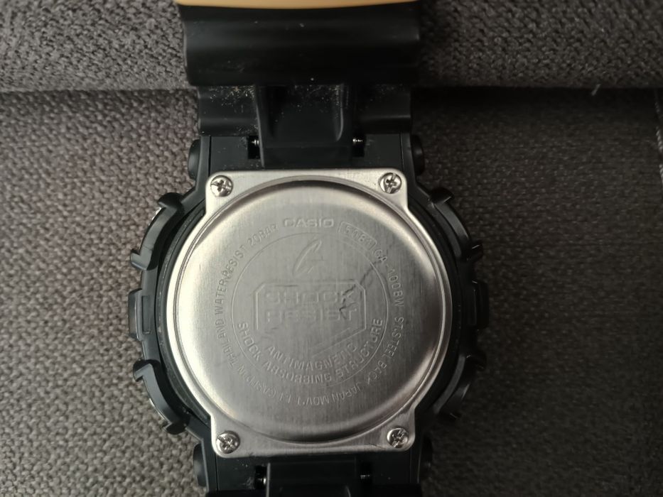 Продавам Casio G-Shock GA-100 BW