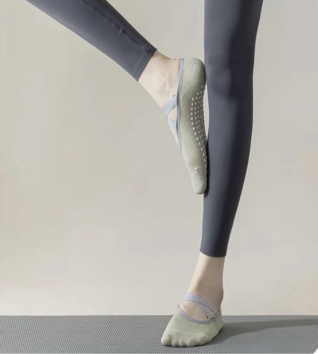 Женские носки для йоги