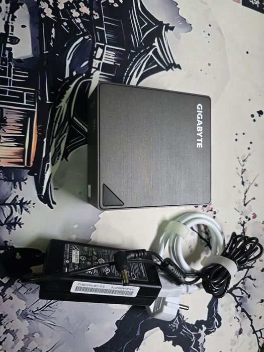 Мини ПК Gigabyte Brix i3 7100u/4gb/256gb