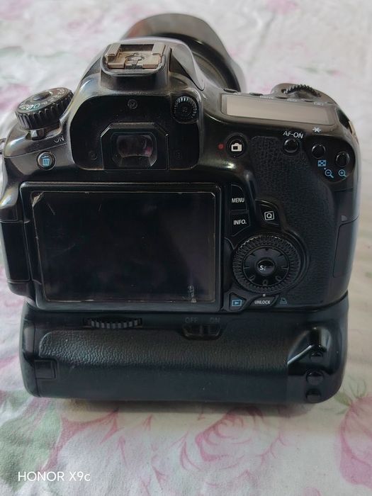 Canon 60D Sotiladi 230 $