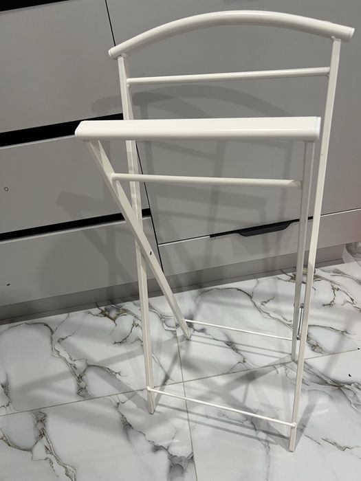 Продам вешалку напольную. Новую.