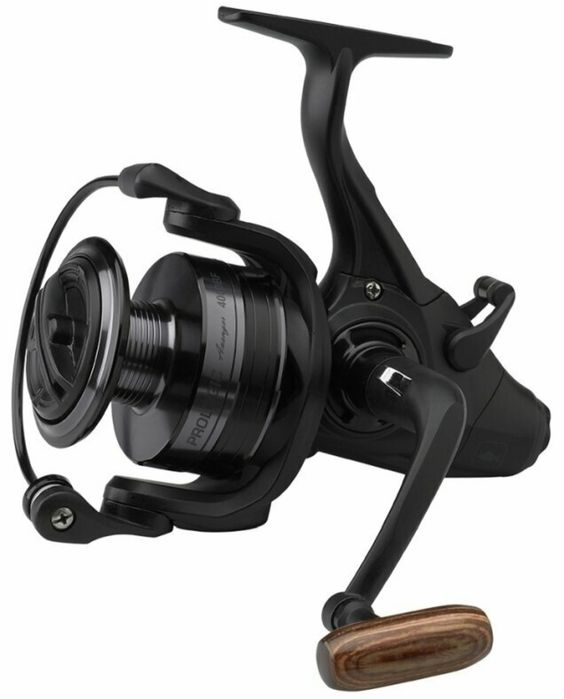 Vând combo feeder format din Lanseta Baracuda Evolution Feeder 3903, 3.9m, 60-120g, 3+2buc/Mulineta Prologic Avenger Baitfeeder