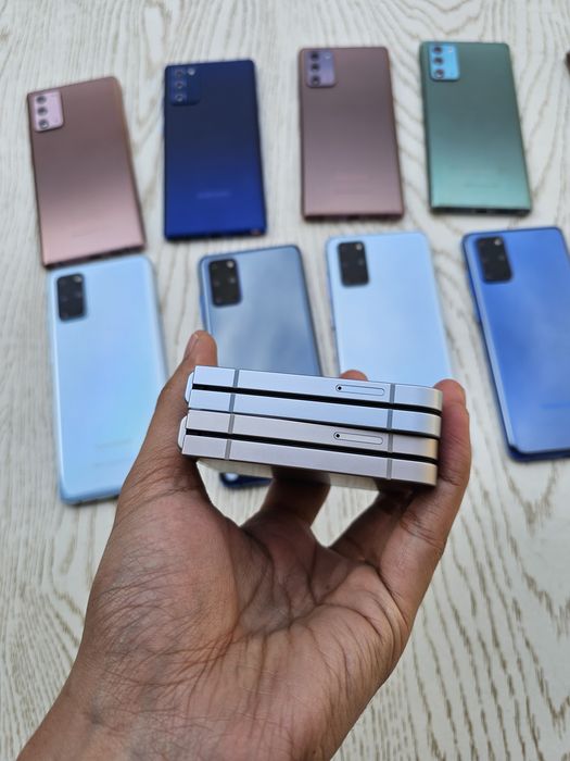 Samsung Galaxy Z Flip 6 (5G). OzU 12/256 GB. Garantya bor. Ime o'tkan