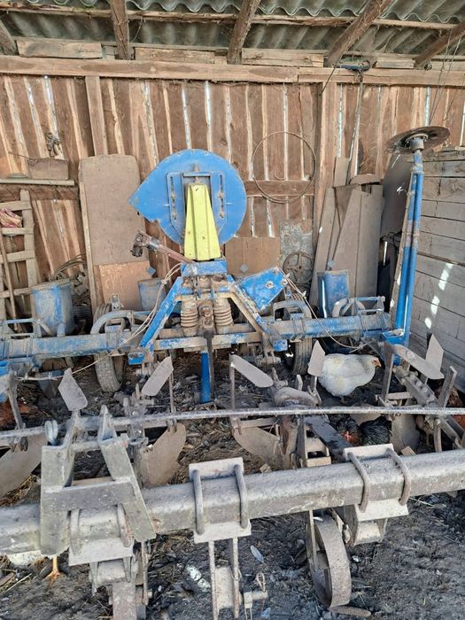 Semănătoare porumb/floarea-soarelui SPC 4 - păstrată în garaj