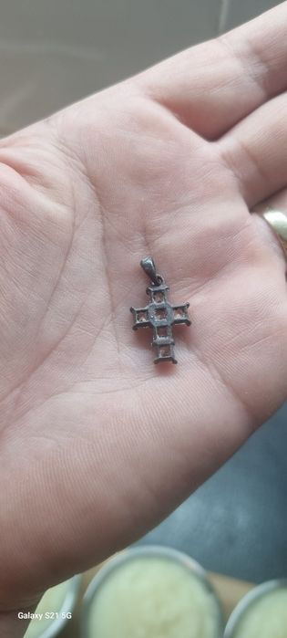 Сребърно кръстче и сваровски