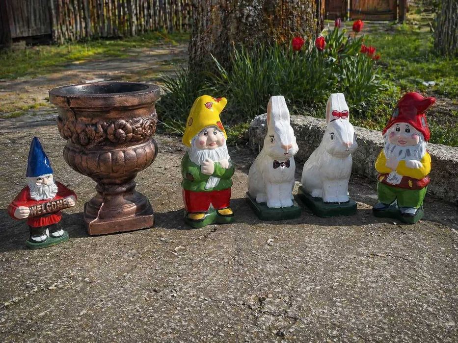 Pitici  si Iepurasi decorativi din ciment pt gradina -Ghivece mai si mici
