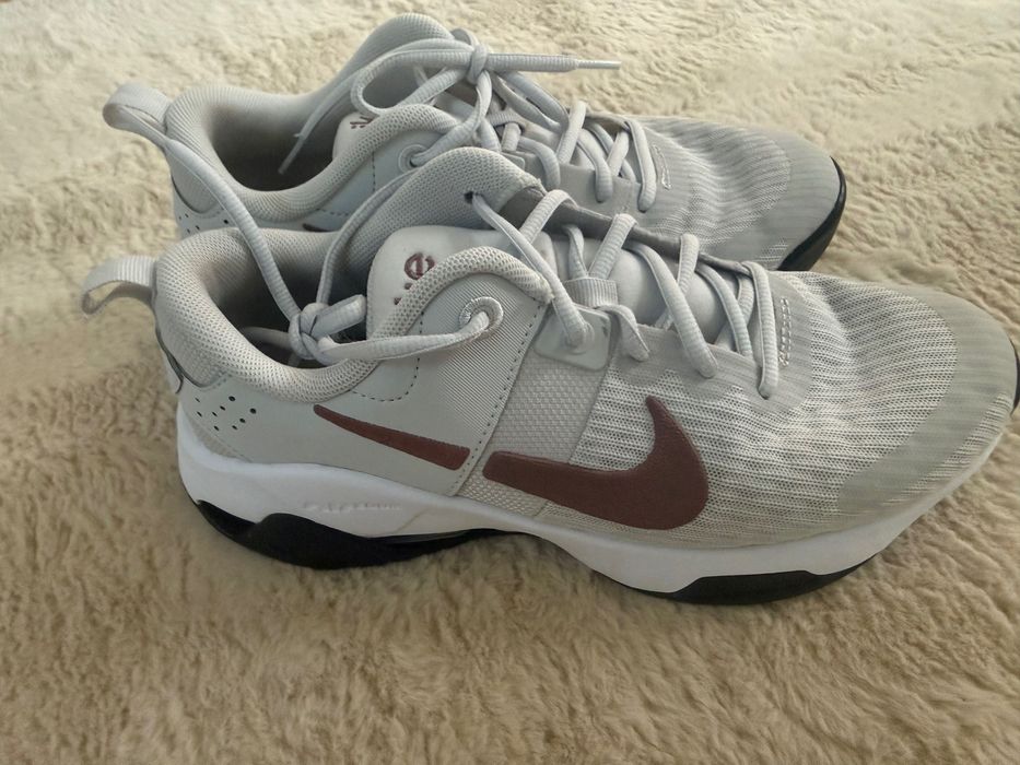 Маратонки Nike номер 40
