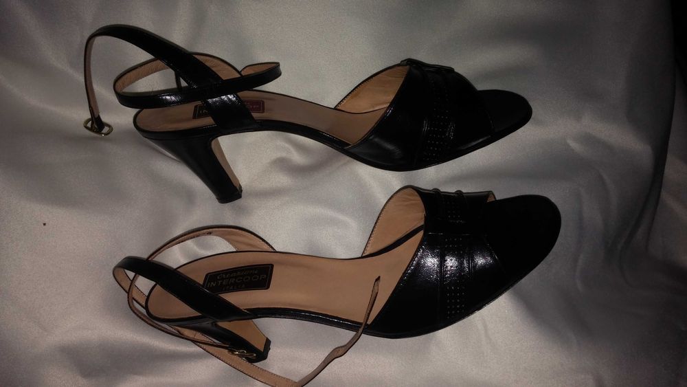 Босоножки женские