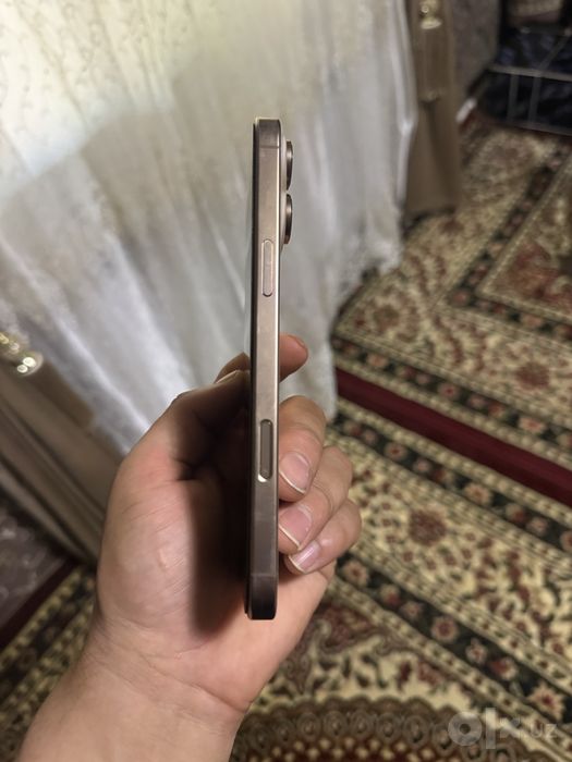 iPhone 16 pro max gold titanun