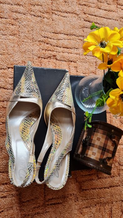 Preț redus! Pantofi eleganți pentru ocazii speciale.