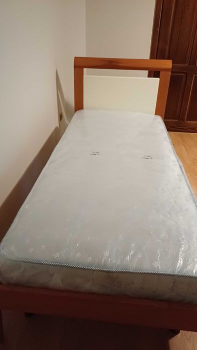 Pat de o persoana complet cadru,somiera si saltea