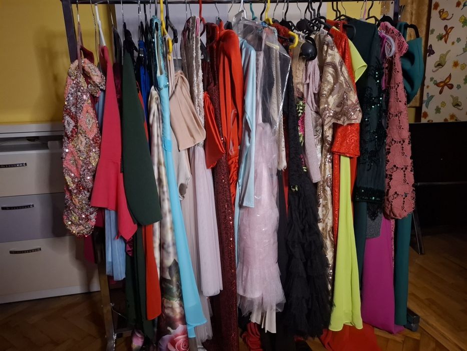 Vand lot de 75 de rochii