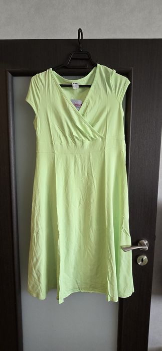 Продавам дамски дрехи на едро