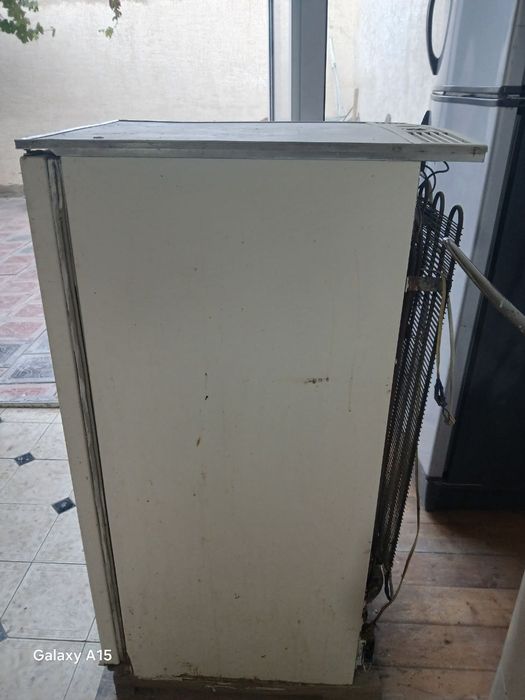 Холодильник сотилади