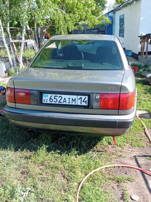 Автомобиль Ауди 100 С4