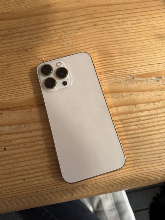 Iphone 13 Pro. gold