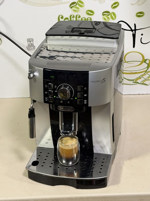 Кафемашина кафе автомат delonghi magnifica S с гаранция