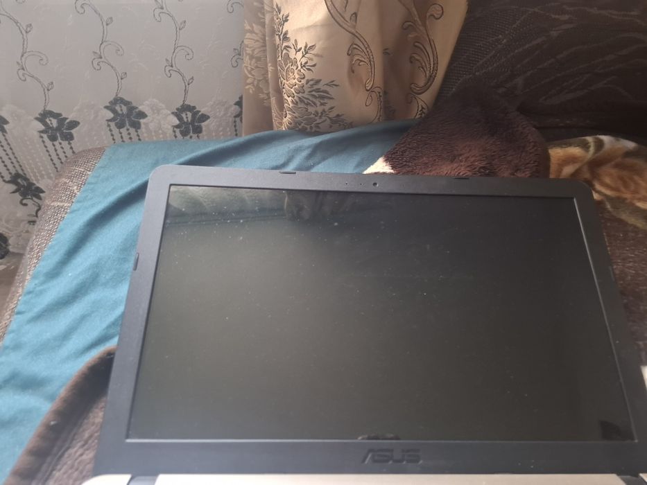 Vând laptop perfect funcțional
