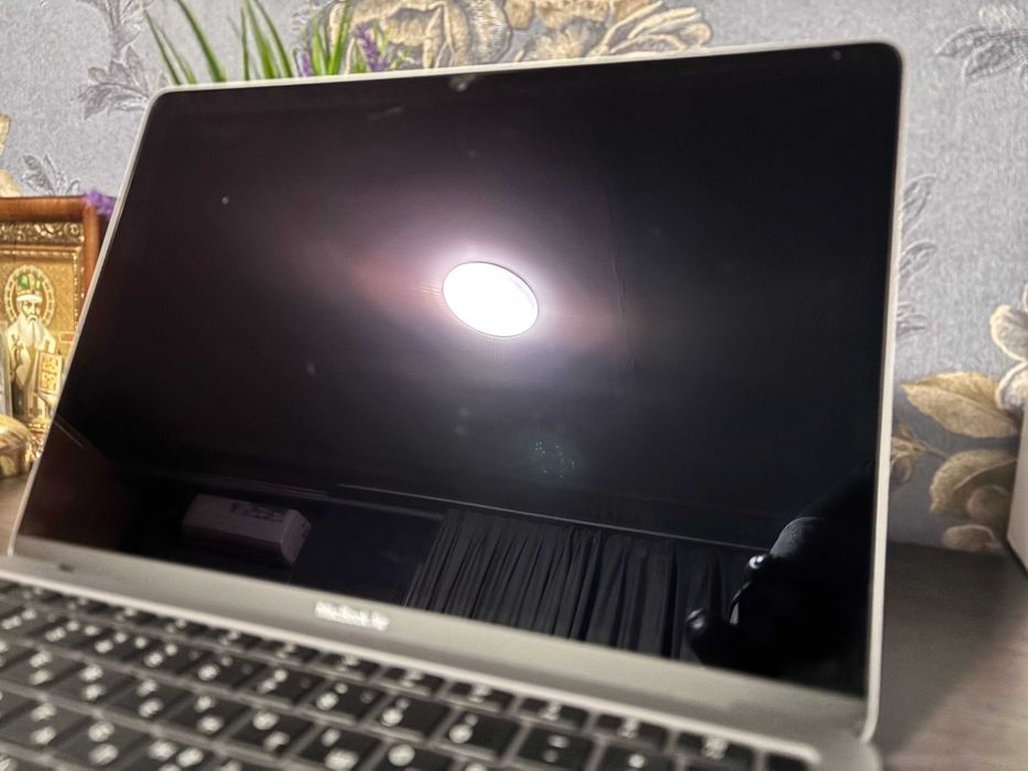 MacBook Air 13. M1. Новый 2025 года. 5 цикл, батарея 100%, в комплекте
