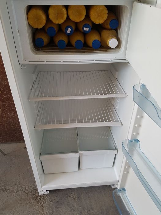 Холодильник сотилади