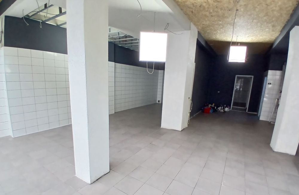 Inchiriez spațiu comercial 85 m2 Mioveni central trifazic gaz rampa aprovizionare intrare spate
