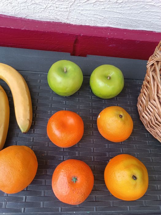 Декоративные фрукты  и цветы.