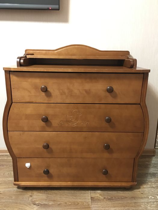 Кроватка + пелинальный столик /комод