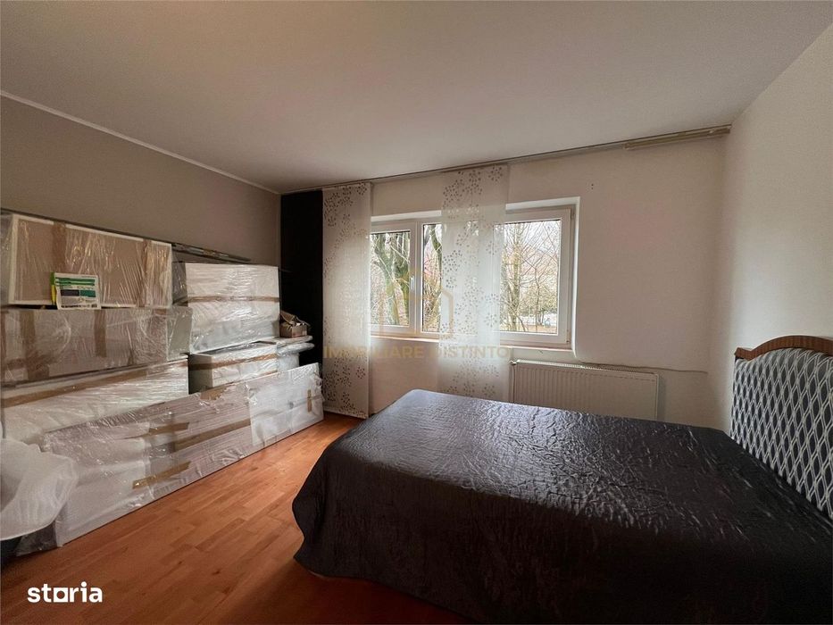 Apartament cu  4 camere si garaj zona centrala