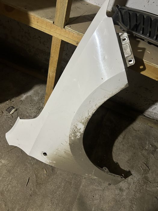 Продам капот и крыло правая