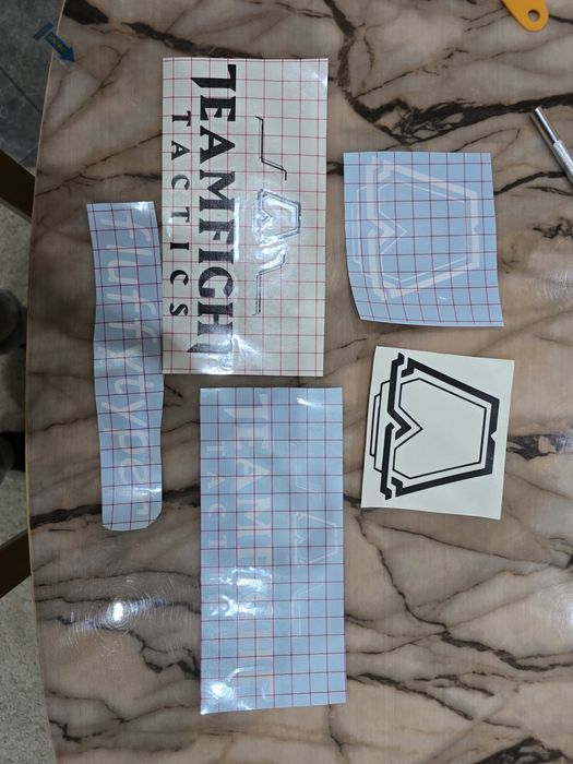 Изработка на едноцветни стикери по поръчка