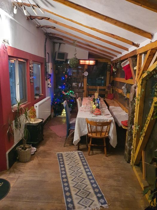 Închiriez Casă/Spațiu comercial  integral sau anumite spatii