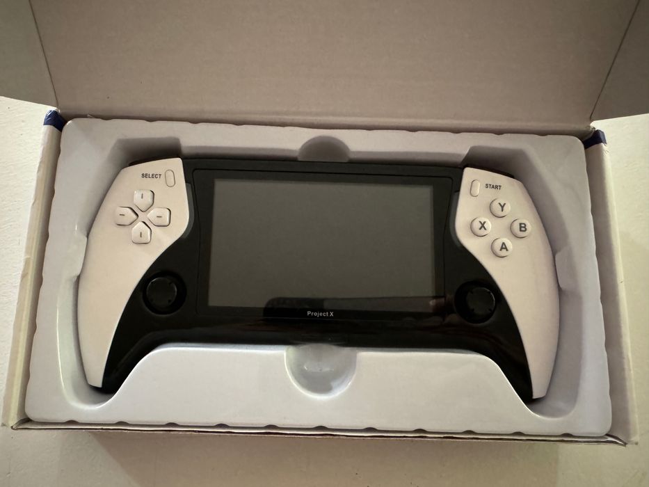 Продаю портативную игровую приставку ретро-игр Project X.