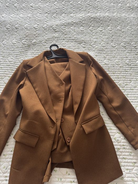 Костюм тройка в горчичном цвете (турция)