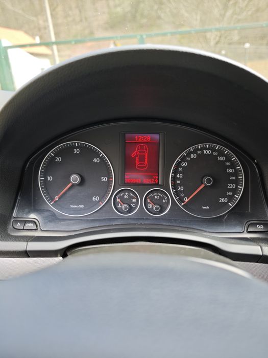 Vând Volkswagen Jetta 2006  motor 2 l