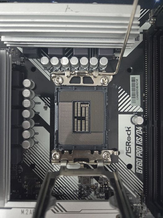 Vand mb  b760 pro rs d4 + i7 14700kf