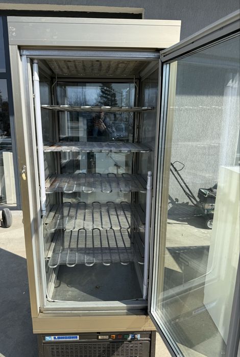 Минусова хладилна витрина