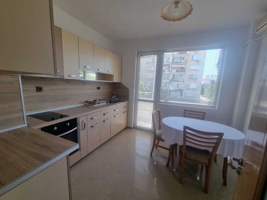 От собственик!Под наем тристаен голям апартамент Кършияка,след ремонт!