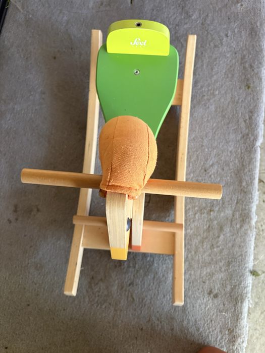 Дървено люлеещо се конче