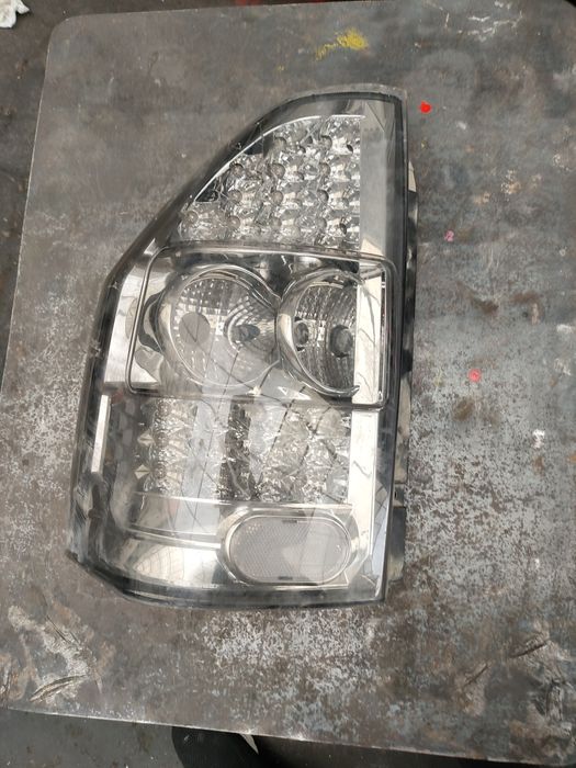 Задний левый фонарь Mitsubishi Pajero 4