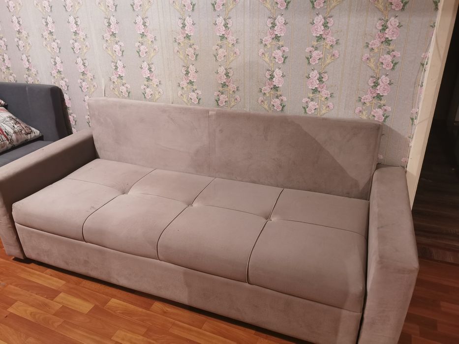 Продам диван. Светло серый.