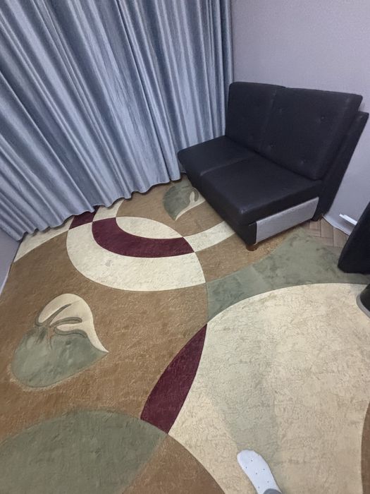 Продам ковер в отличном состоянии плотный хороший