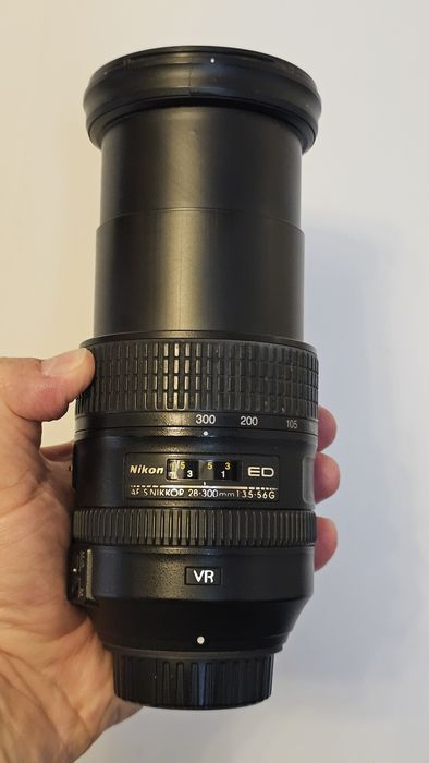 Obiectiv All-in-One Nikon AF-S 28-300mm f/3.5-5.6G ED VR  stare foarte buna