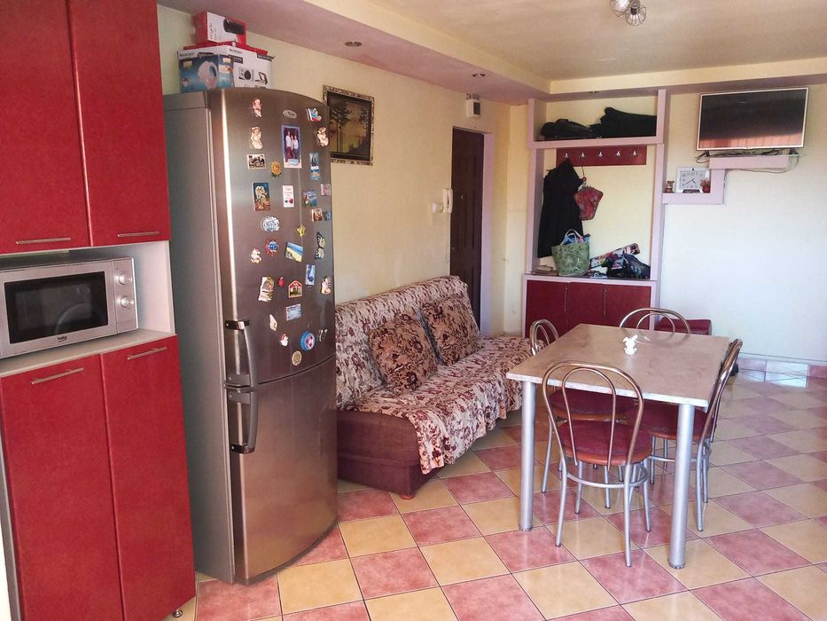 Vând APARTAMENT (65 mp.) 2 CAMERE + Living mare (camere decomandate)