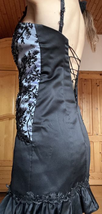 Официална рокля, подходяща и за бал