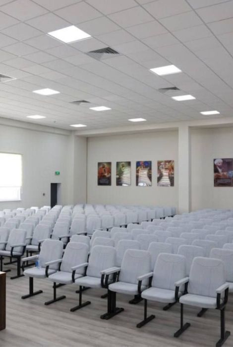 Konferensiya, teatr va akt zallari uchun kreslolar sotiladi