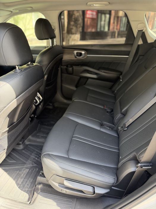 Kia Sorento 2.5 L kraska toza 100 % 7 mestalik