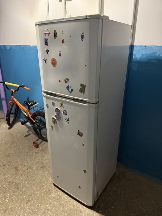 Рабочий холодильник (LG)