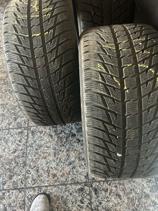 Nokian295/35/21цола\\\\\\\\\\\\\\\\\\\\\\\\\\\\\\\\\\\\
