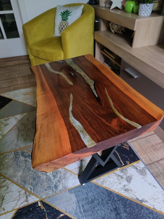 Măsuță de cafea din lemn masiv și rășină epoxidică