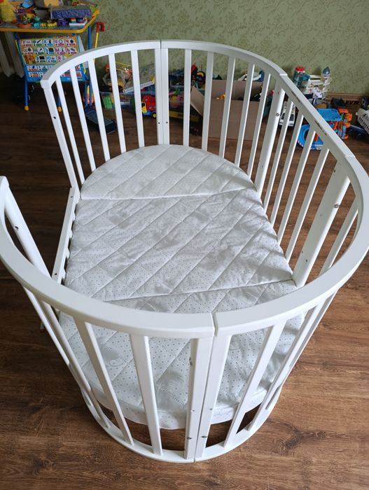 Детская кровать+ пеленальный стол